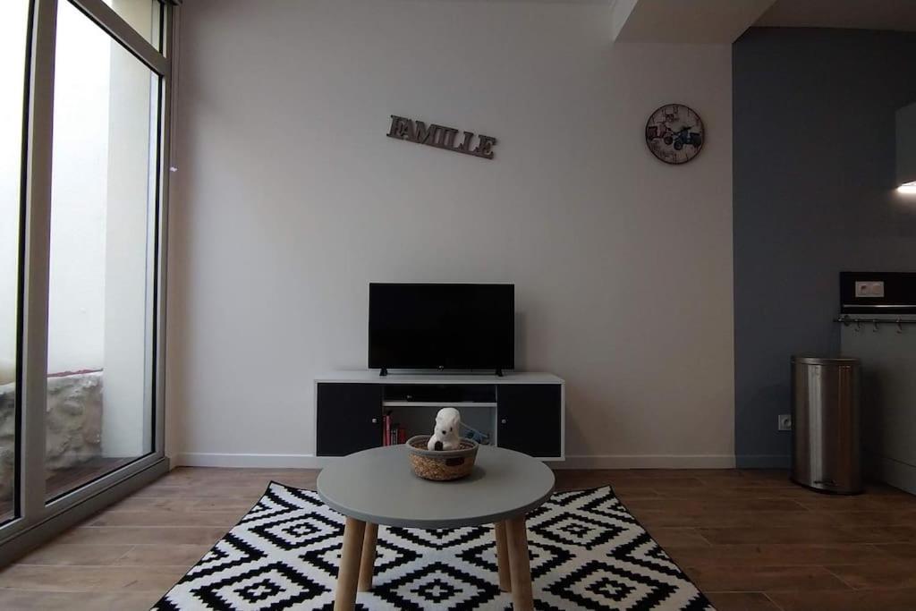 Maison De Ville En Plein Coeur De Jonzac Zewnętrze zdjęcie