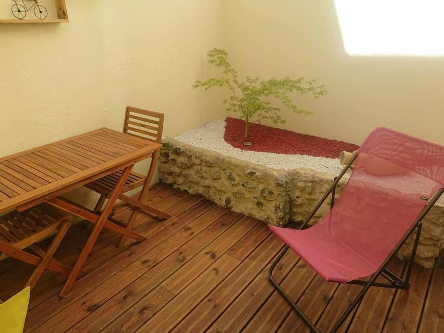 Maison De Ville En Plein Coeur De Jonzac Zewnętrze zdjęcie