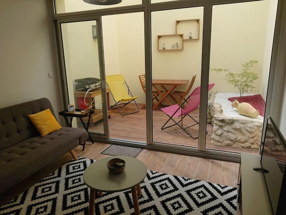 Maison De Ville En Plein Coeur De Jonzac Zewnętrze zdjęcie