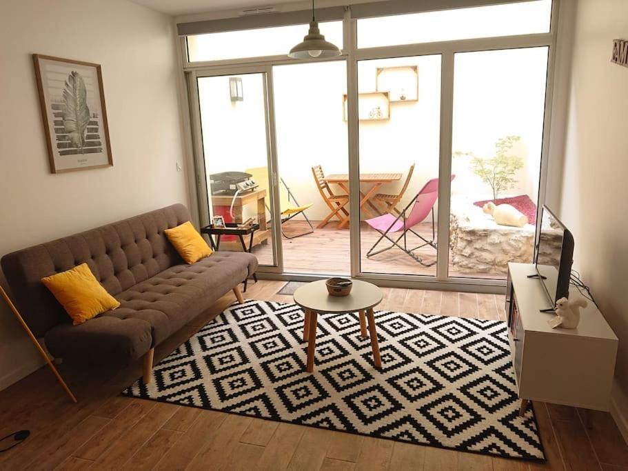 Maison De Ville En Plein Coeur De Jonzac Zewnętrze zdjęcie